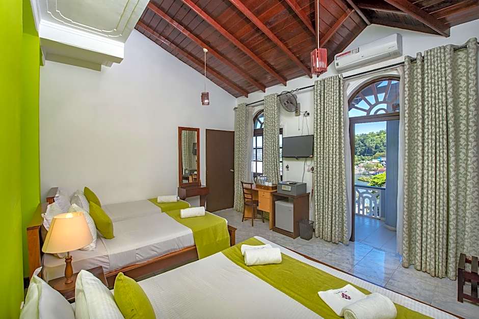 Ceyloni Lake Residency