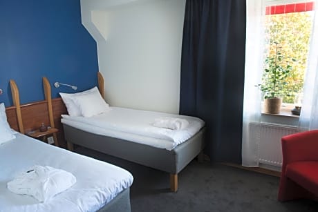 Double Room with Two Single Beds - Non-Smoking
