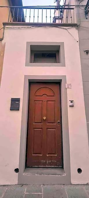 Mini casa con terrazzo in centro