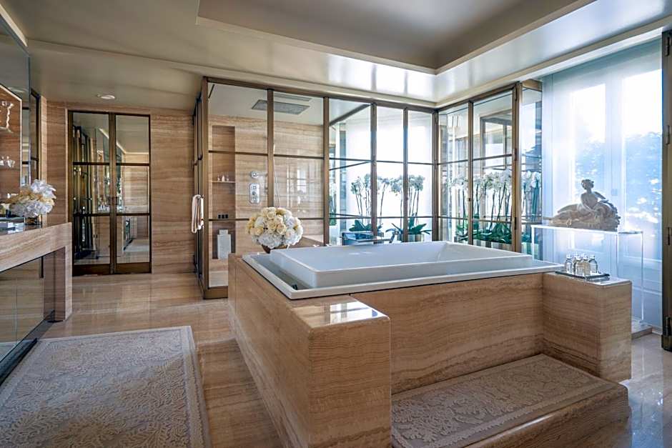 Four Seasons Hotel George V Paris