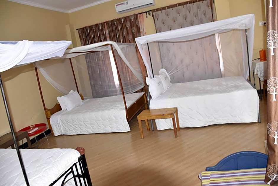 Fanaka Safaris Campsite & Lodges
