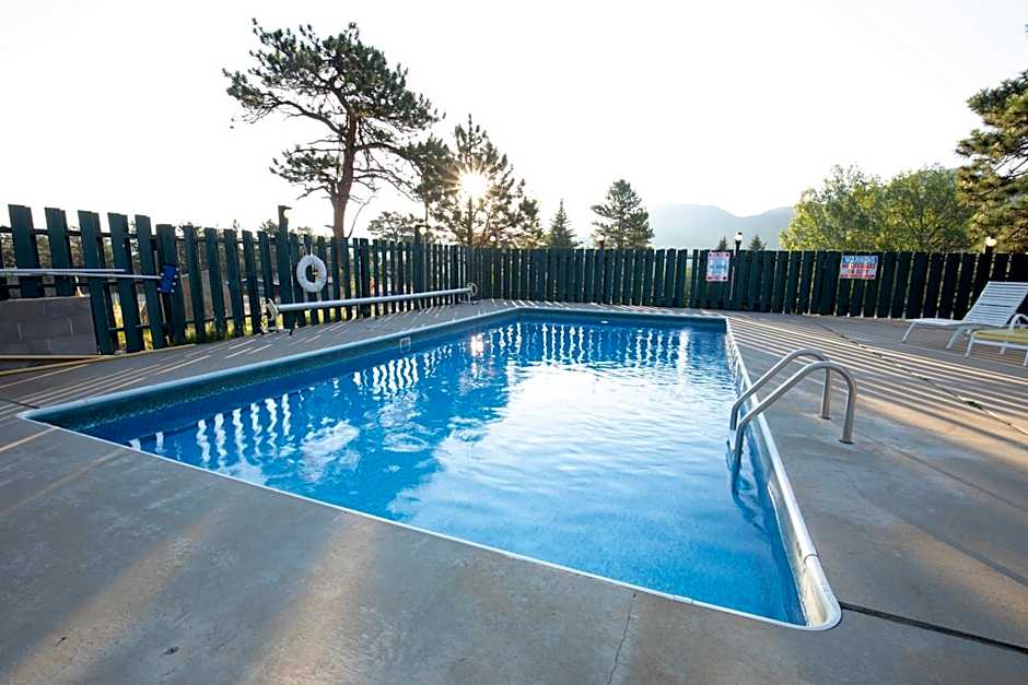 Saddle & Surrey Motel