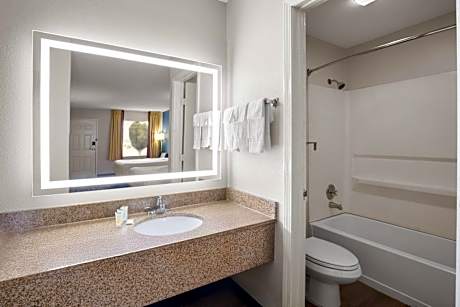 King Studio Suite - Non-Smoking