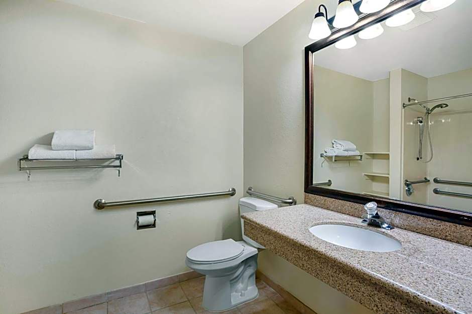 Best Western Plus Villa Del Lago Inn Patterson
