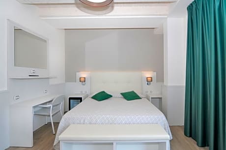 King Room with Spa Bath