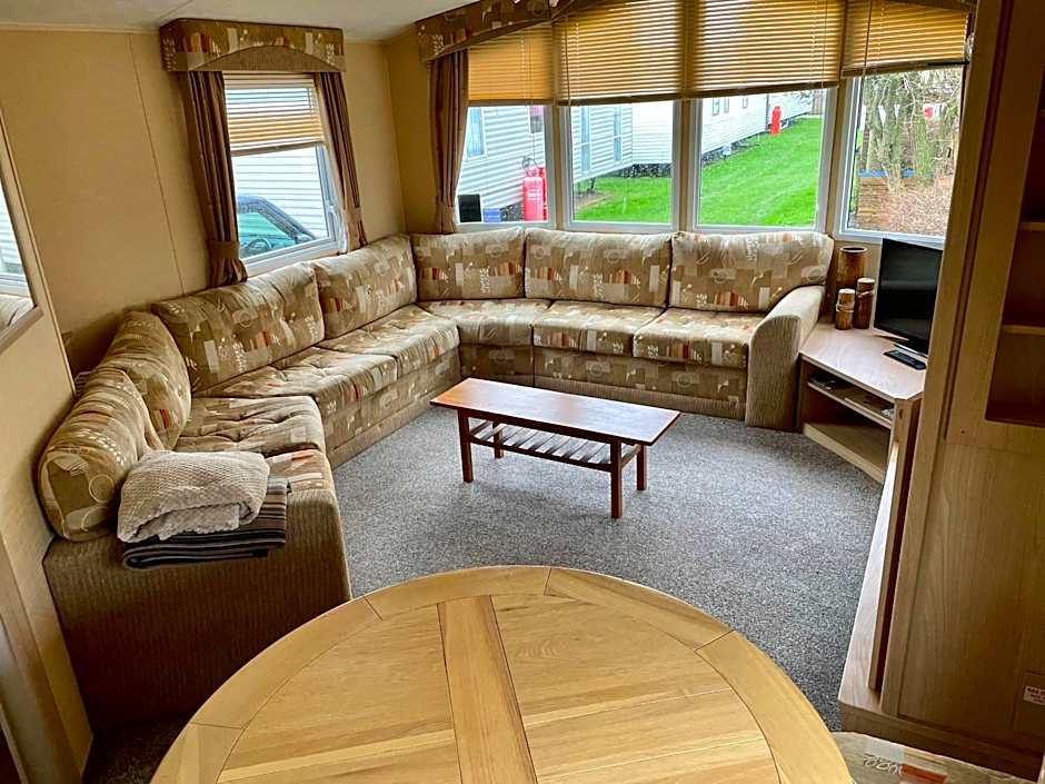 Spacious & welcoming 6th Berth Caravan California Cliffs Holiday Park, Norfolk Coast