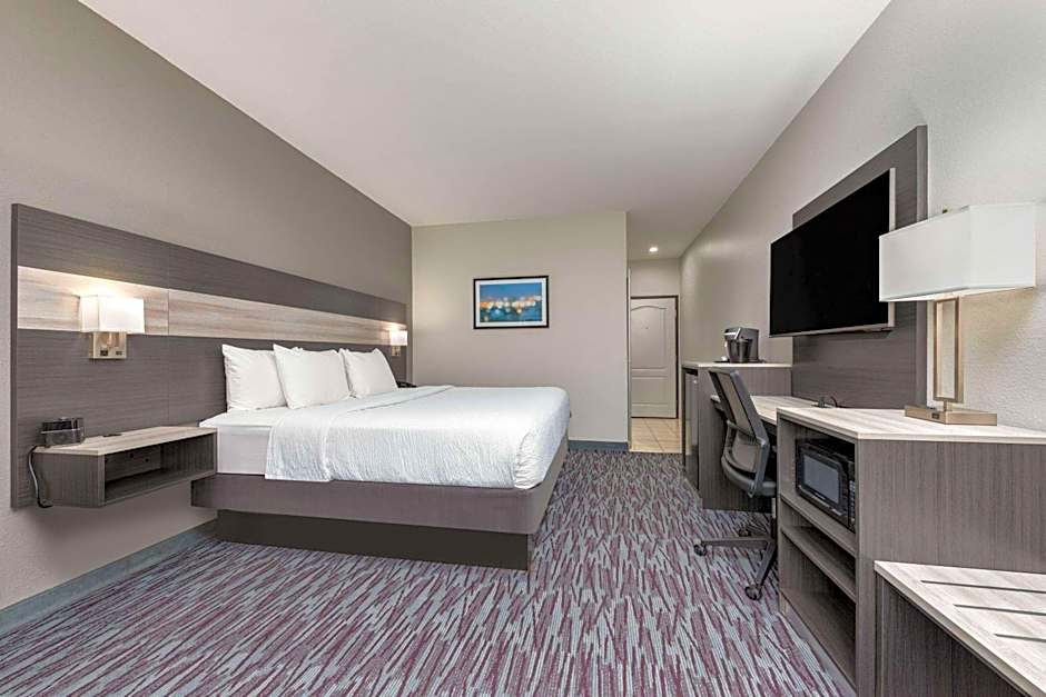 La Quinta Inn & Suites by Wyndham Allen At The Village