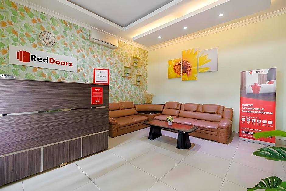 RedDoorz Syariah near Jam Gadang Bukit tinggi 2