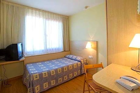 SINGLE STANDARD ROOM