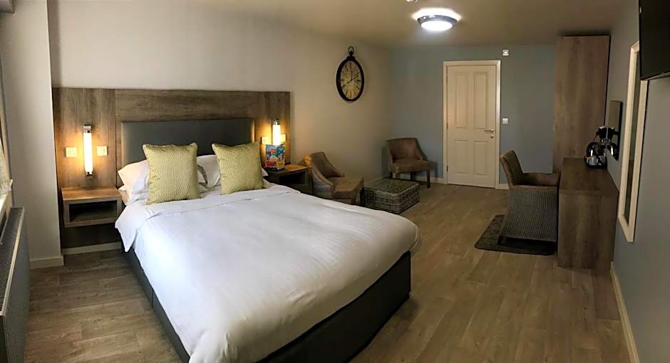 Photo 1 of 13 of Superior 1 King Bed