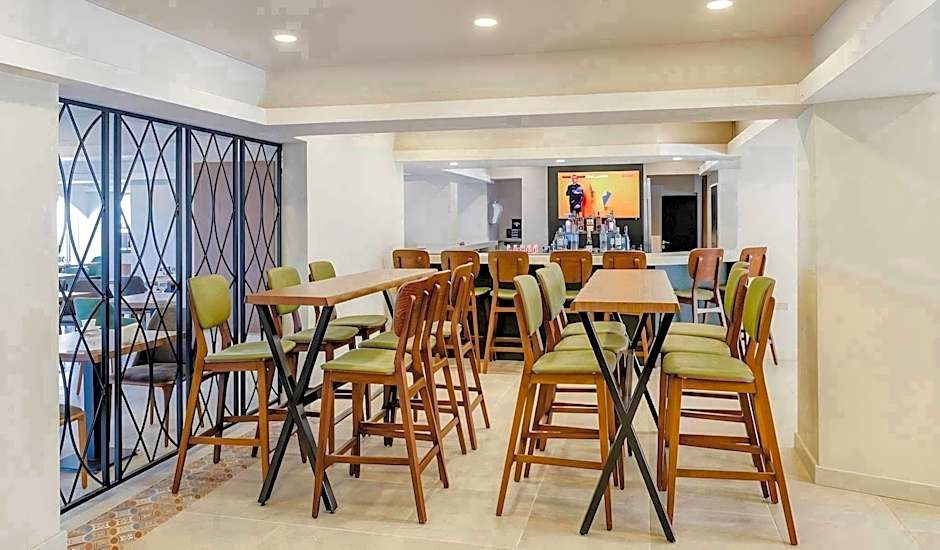 Olivia Palm Hotel