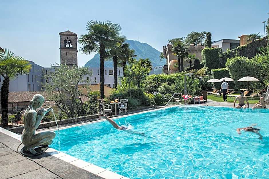 International au Lac Historic Lakeside Hotel