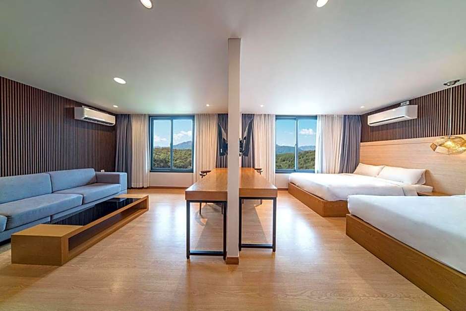 Two Y Hotel
