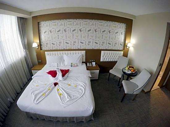 Yol İş Holiday Adana Otel
