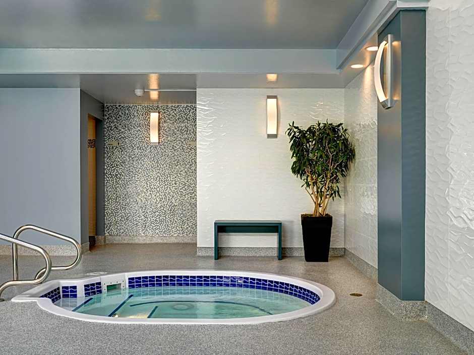 Chateau Victoria Hotel & Suites