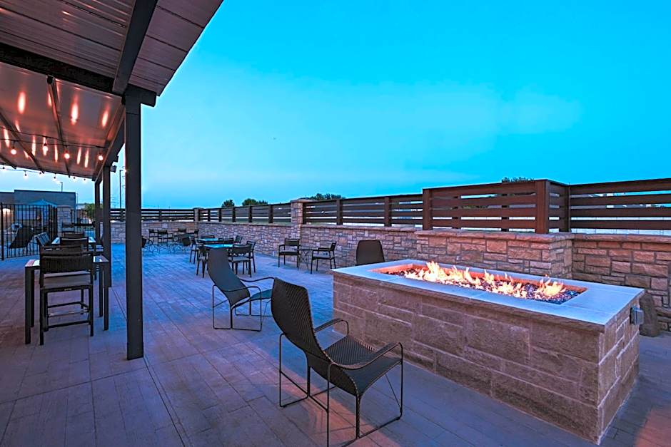 Courtyard by Marriott Dallas Grand Prairie