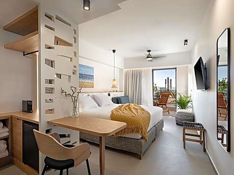 Comfort Suite with Outdoor Whirlpool and Sea View