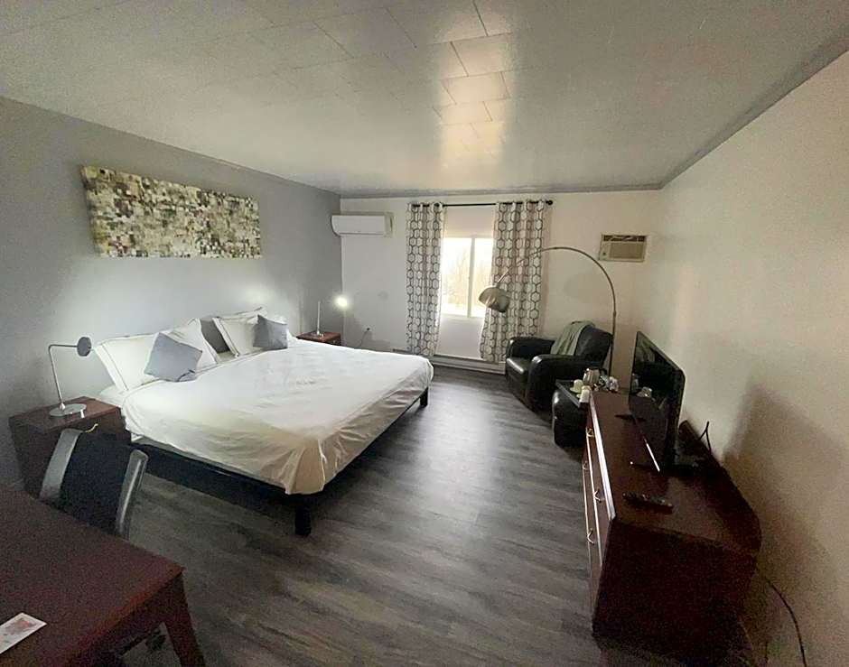 Photo 1 of 3 of 1 King Bed