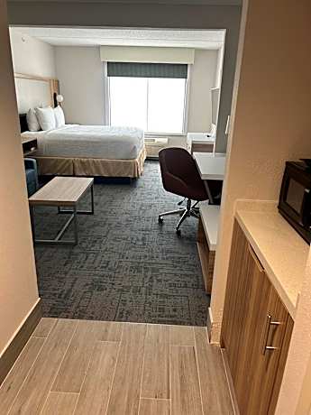 Deluxe King Room - Non-Smoking