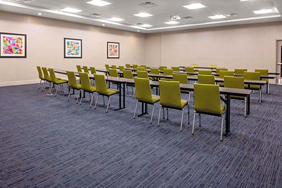 Holiday Inn Express And Suites Madison By IHG