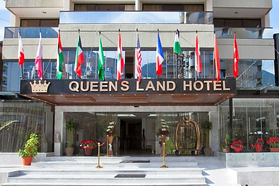 Queens Land Hotel