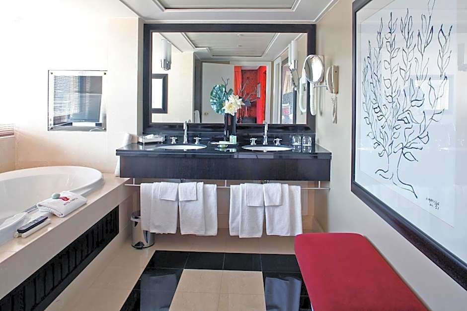 Warwick Paris (Former Warwick Champs-Elysees)