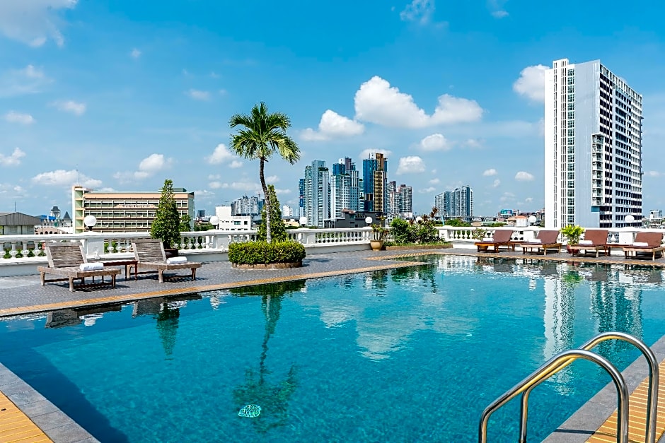 The Niran Grand Hotel