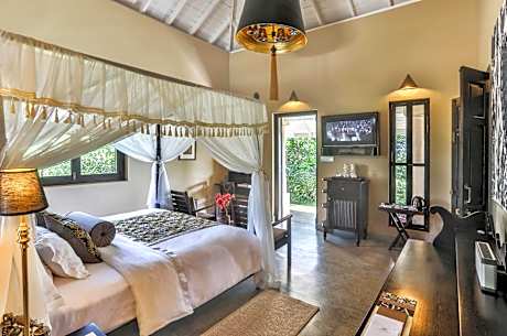 Suite with Garden View