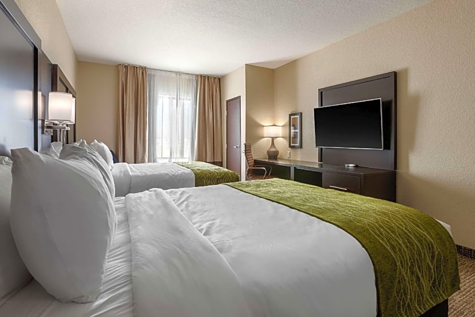 Comfort Inn & Suites Cedar Rapids CID Eastern Iowa Airport