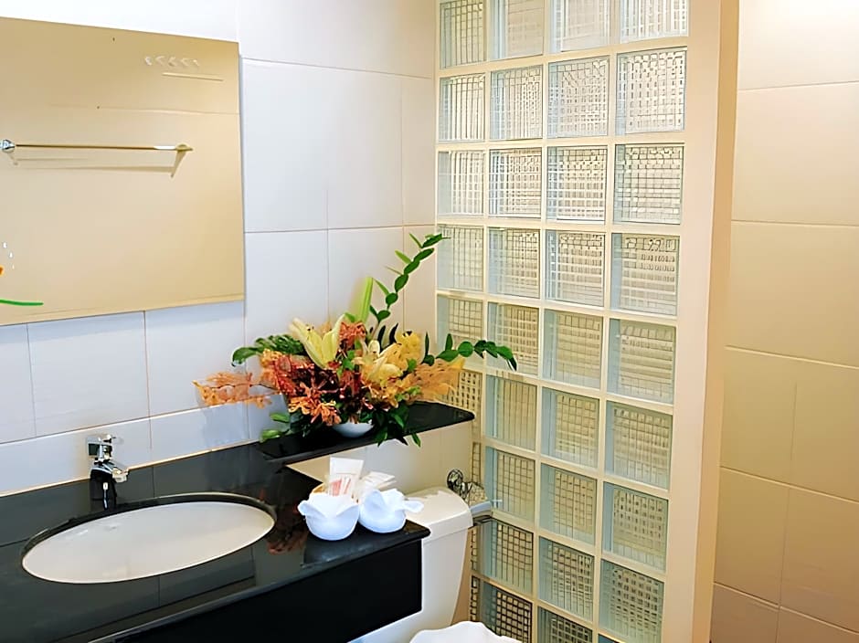 Ice Kamalabeach Hotel