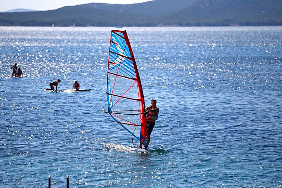 Pine Beach Pakostane Glamping Homes - All Inclusive light