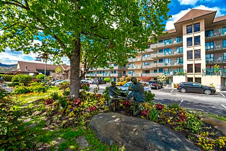 Superior Double Queen Mountain View with Shared Hall Balcony and Rocking Chairs