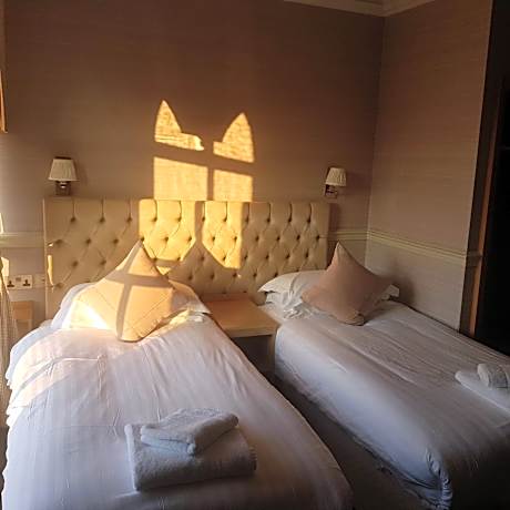 Fox and Pheasant Inn