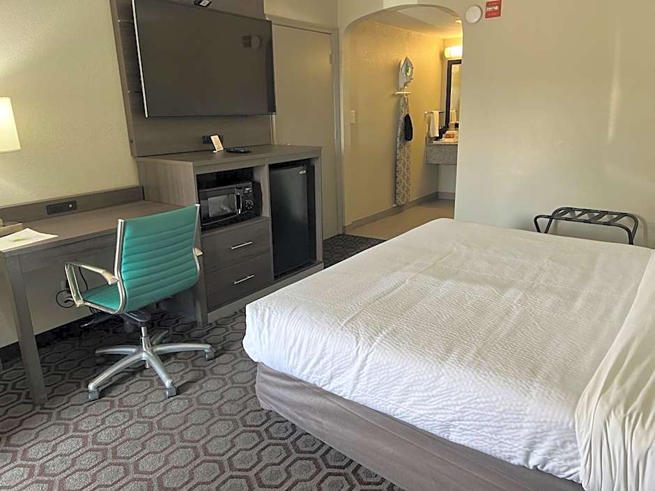 Days Inn by Wyndham Wagoner