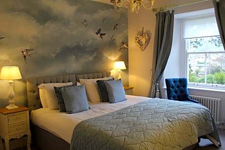 Double or Twin-Ensuite with Shower-Garden View-Room 1