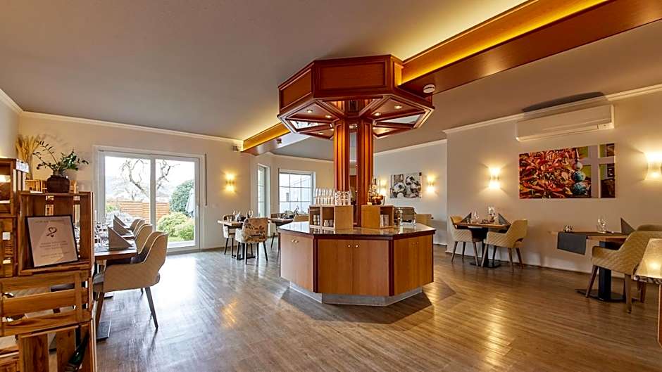 Moselhotel Weinhaus Simon `Sauna`Restaurant`ELadesäule