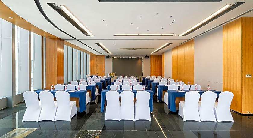 Holiday Inn Guangzhou Zhujiang New Town by IHG