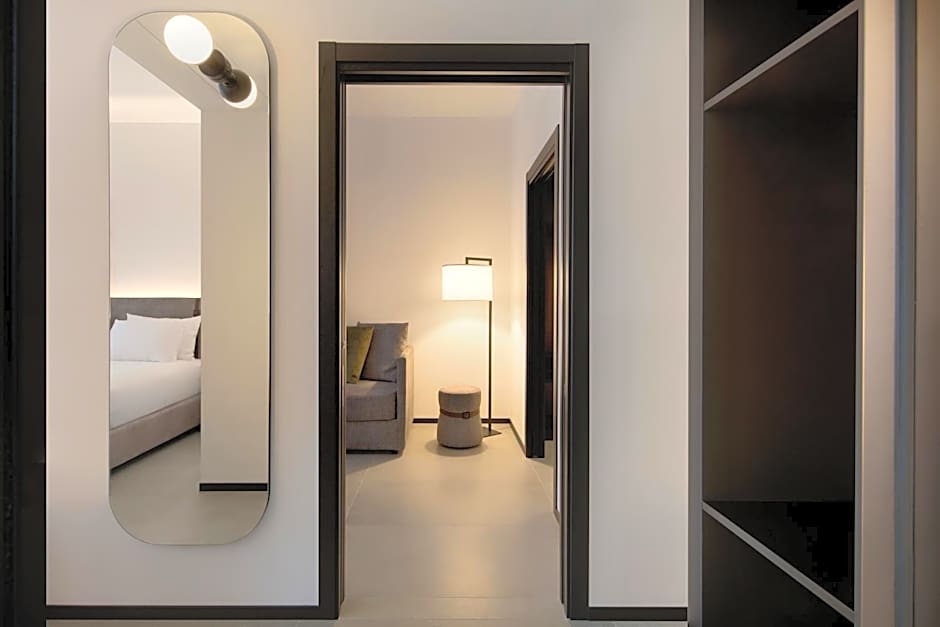 J Hotel