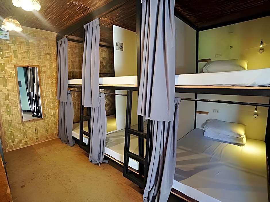 Mad Monkey Hostel Siargao