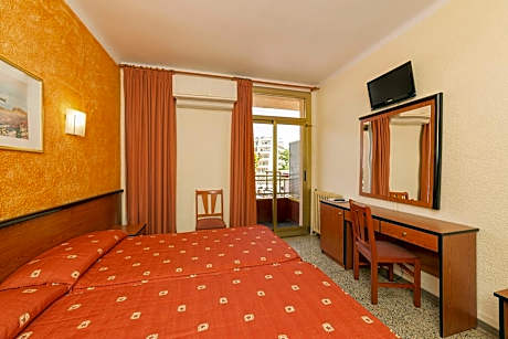 Double Room (1 Adult + 1 Child)