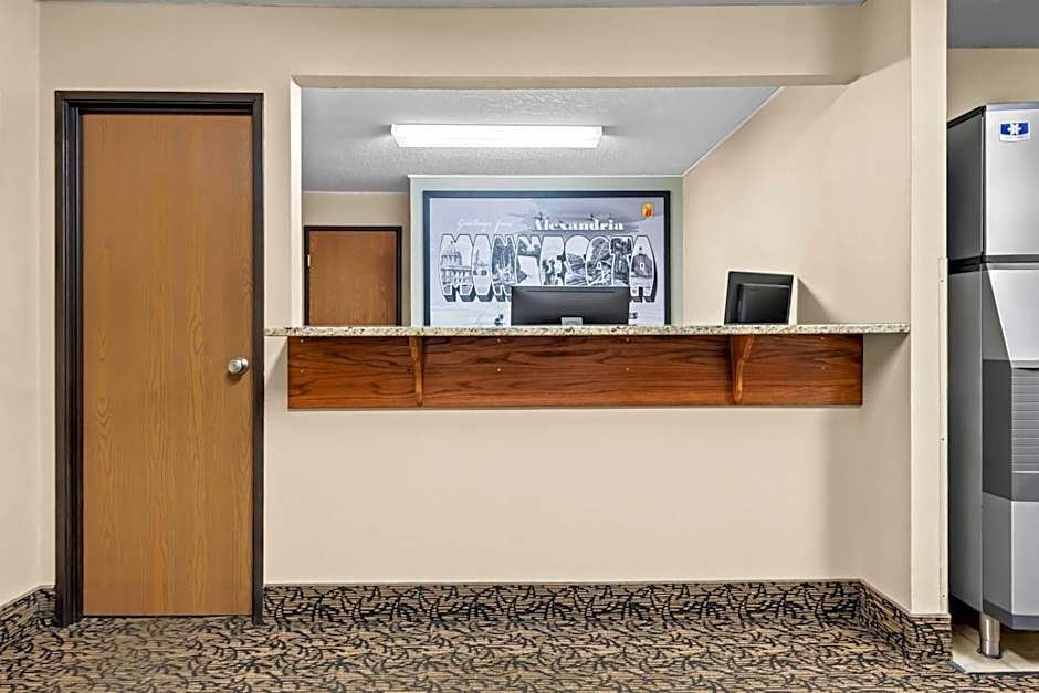 Super 8 by Wyndham Alexandria MN