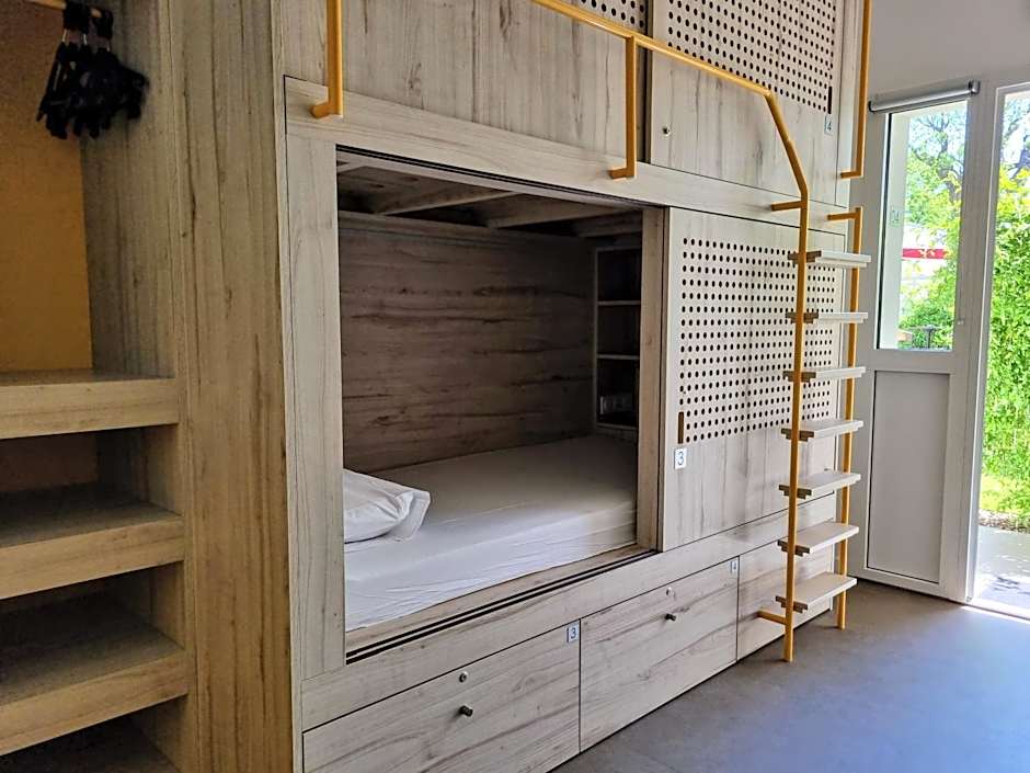 Bloom Hostel Bar & Garden