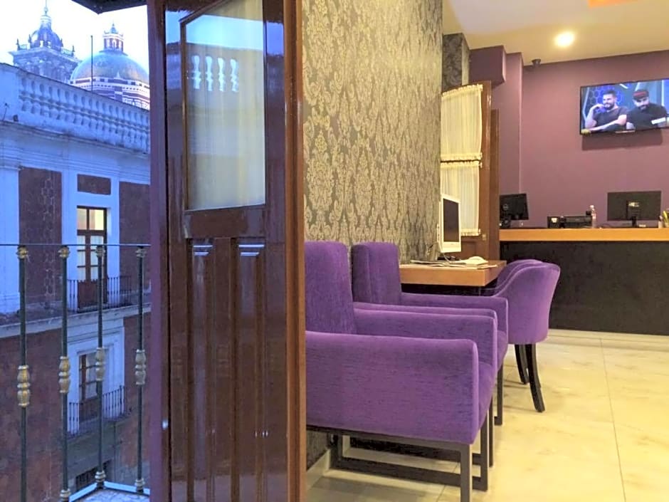 Hotel Leones