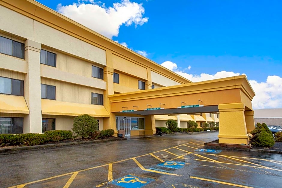 La Quinta Inn & Suites by Wyndham Auburn Worcester