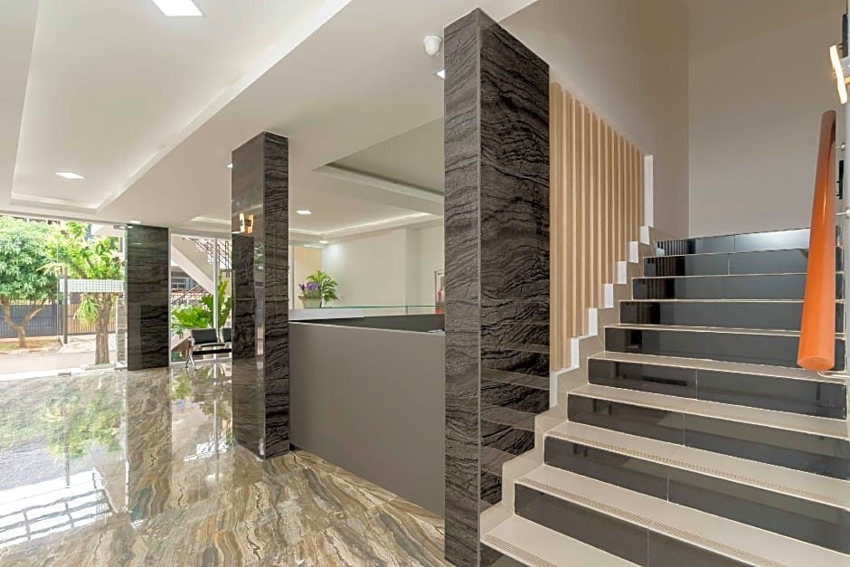 RedDoorz Plus near Eka Hospital BSD 5