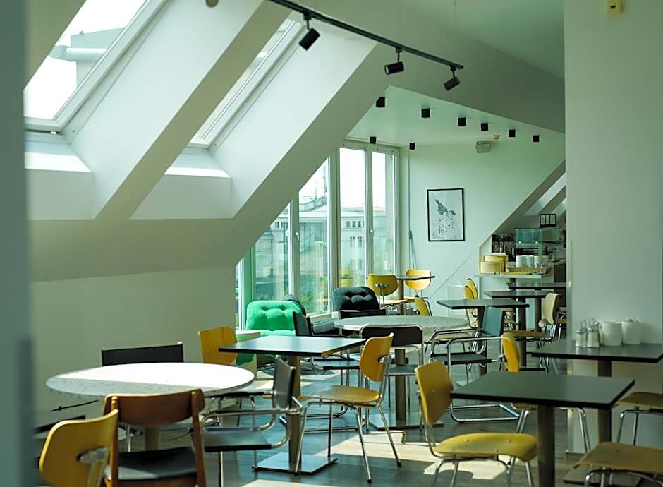 HB1 Schönbrunn Budget & Design