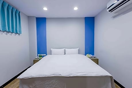 Exquisite Twin Room (Ventilate Window)