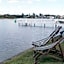 Black Swan Waterfront Motel