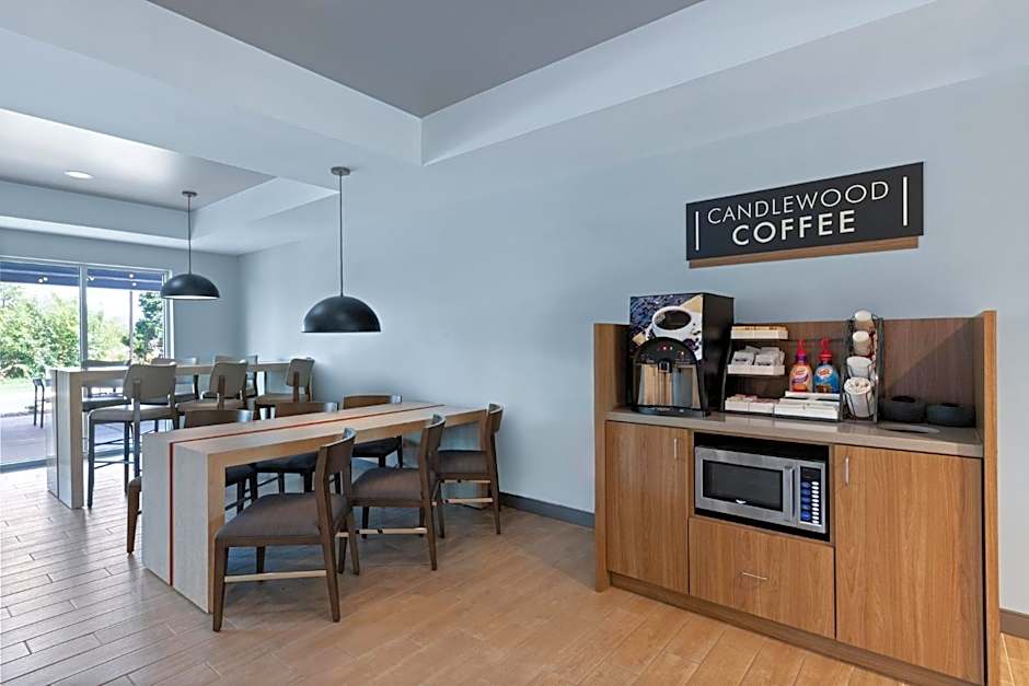 Candlewood Suites McPherson By IHG