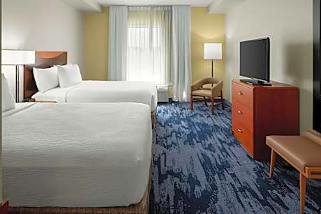 Queen Studio with Adapted Tub - Mobility and Hearing Accessible